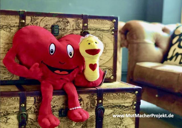 Der MutMacherWurm und das MutMacher-Herz auf der Internationalen Spielwarenmesse in Nürnberg